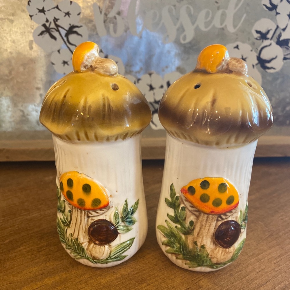 Vintage 1976 MERRY MUSHROOM Salt & Pepper Shaker